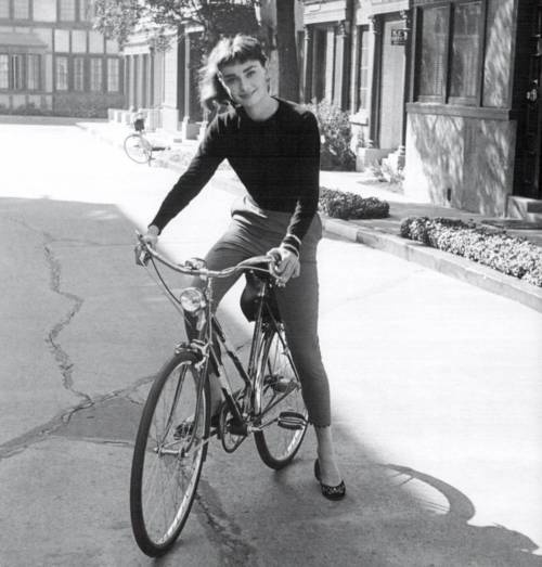 Cropped polka-dot pants in Audrey Hepburn style