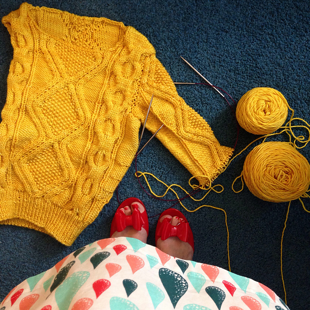 Knitting the sleeves from the top down